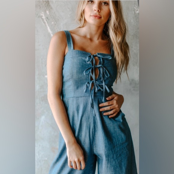 Kittenish Jumpsuit - Picture 3 of 4